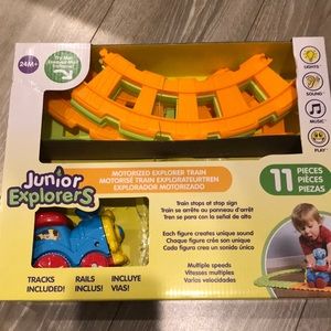 Junior Explorers motorized train 11 piece set